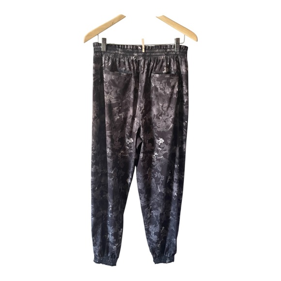Athleta Savannah Jogger Pants Black Floral Camo Size 10 Tall Athlesiure - Picture 6 of 13